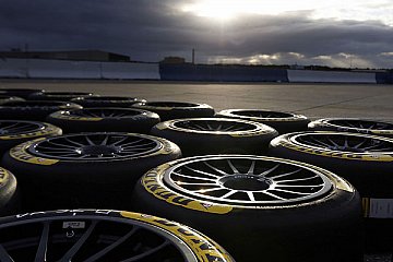 Mehr Als 4 000 Dunlop Reifen Fur Den Langstreckenklassiker 24h Nurburgring Motorsport Xl